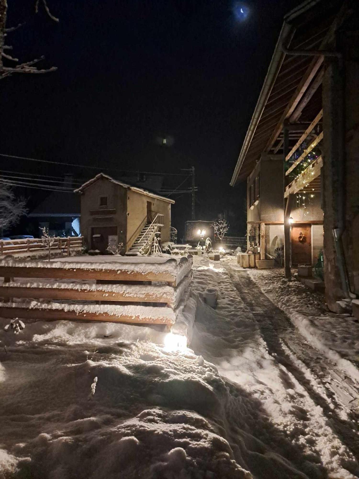 Maison D'Hotes Des Bassins D'Oche Saint-Paul-en-Chablais Luaran gambar